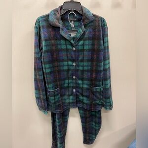 Youmita Women's Green and Blue Plaid Pajama Set NWT